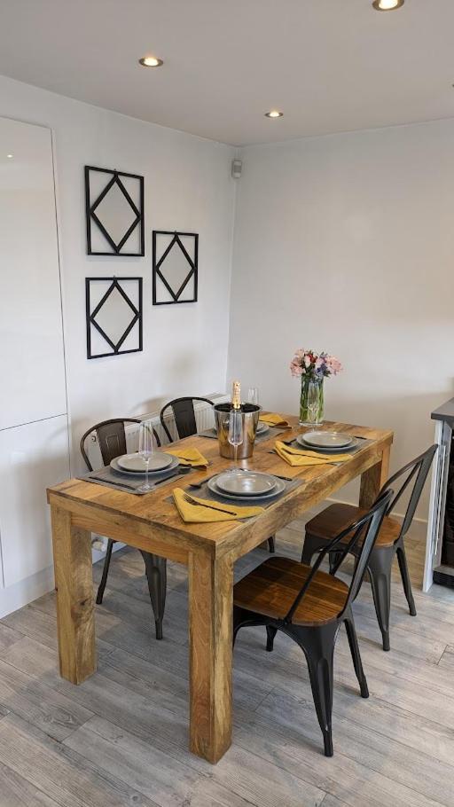 Lane End Cottage Holmfirth - Panoramic Views, Modernised With Offroad Parking Exterior photo